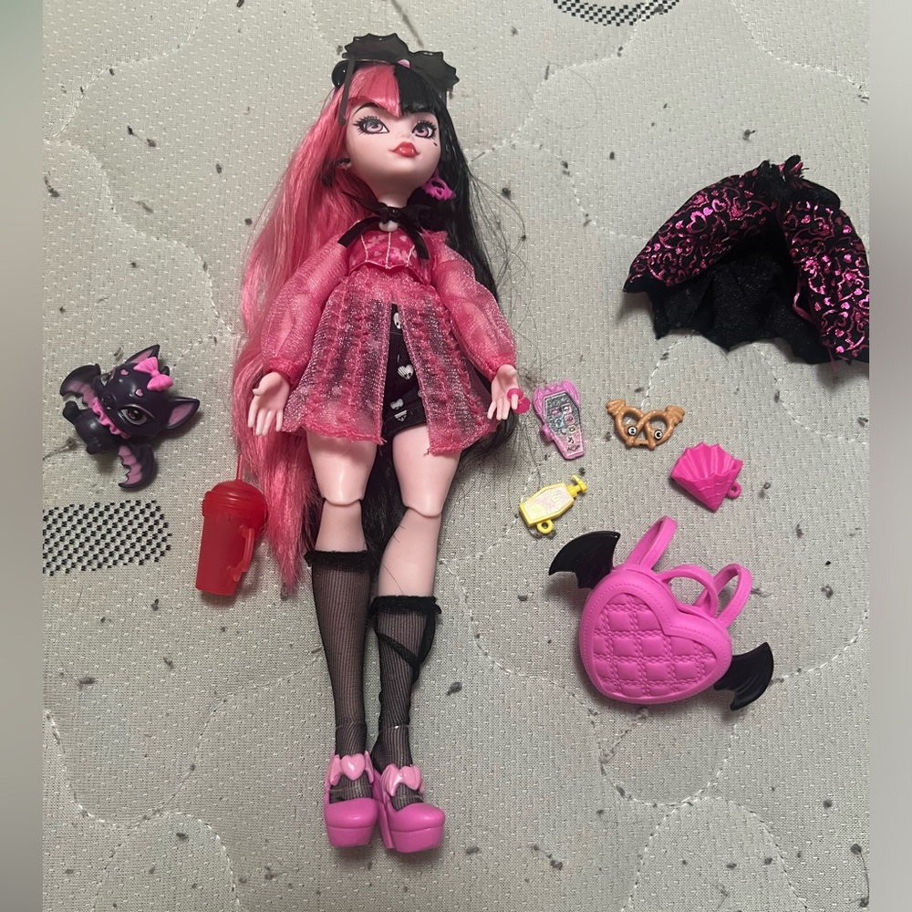 G3 Draculaura